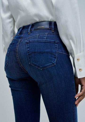 Узкие джинсы