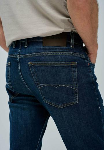 Узкие джинсы