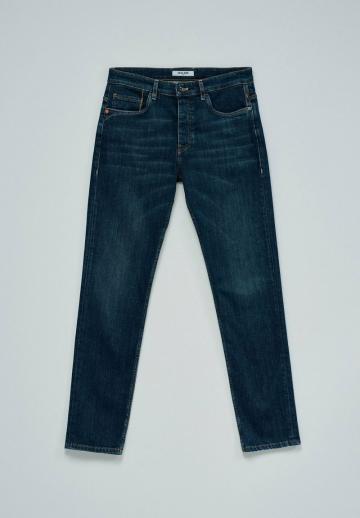 Узкие джинсы