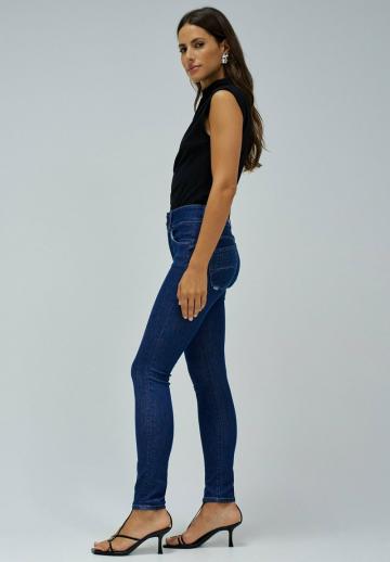 Узкие джинсы