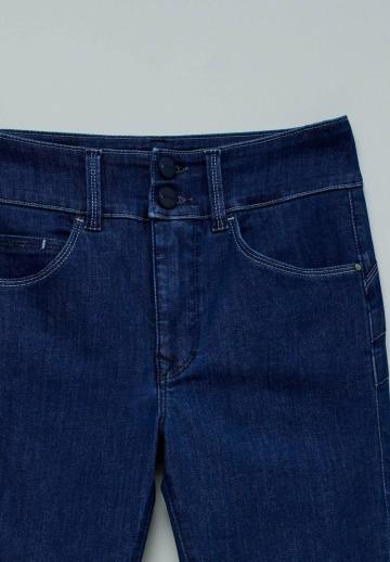 Узкие джинсы