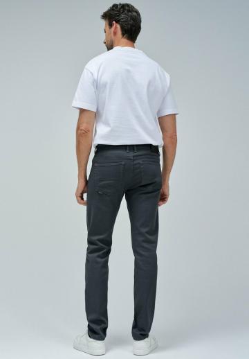 Узкие джинсы