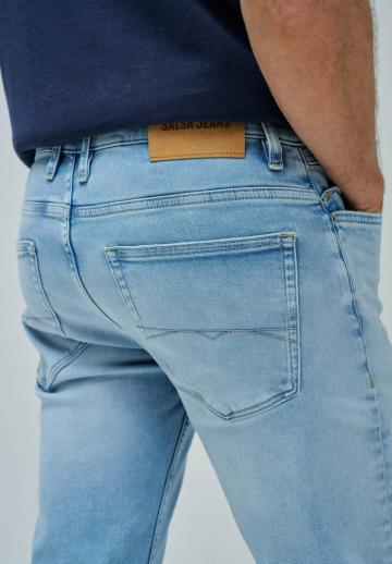 Узкие джинсы