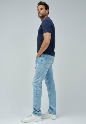 Узкие джинсы