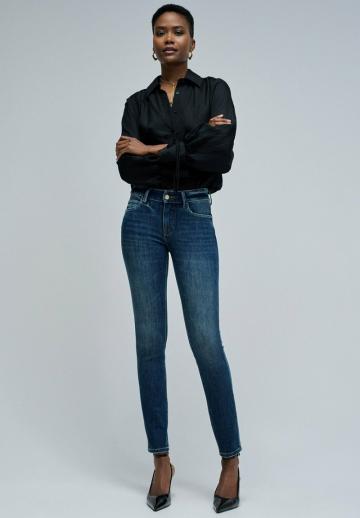 Узкие джинсы