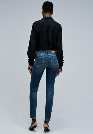 Узкие джинсы
