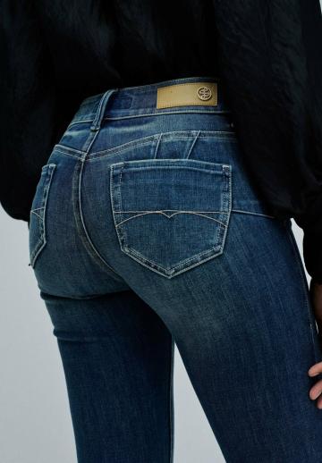 Узкие джинсы