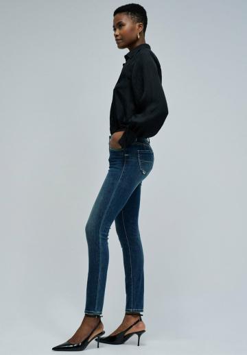 Узкие джинсы