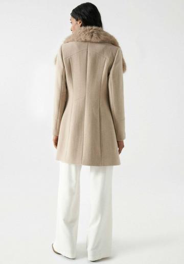 Короткое пальто