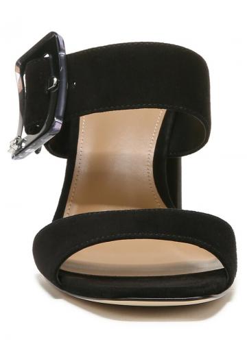 Босоножки на каблуке