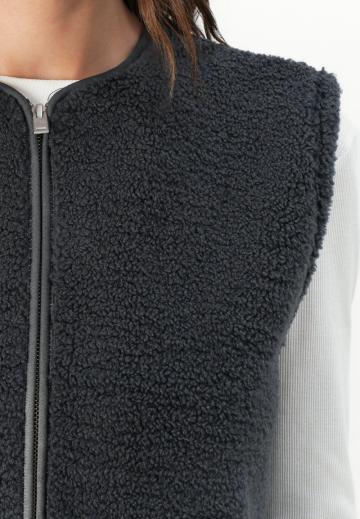 Пуховой жилет