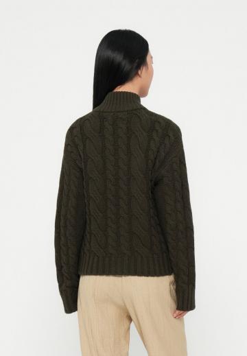 Вязаная кофта