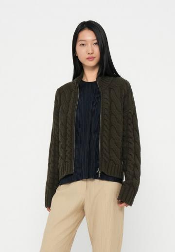 Вязаная кофта