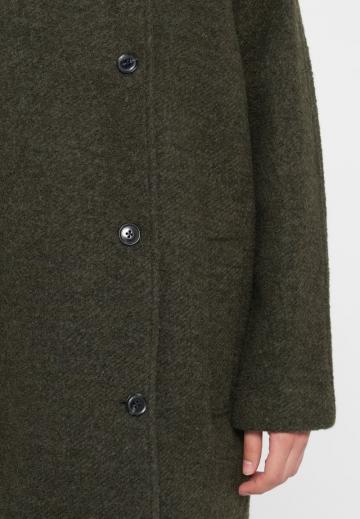 Короткое пальто