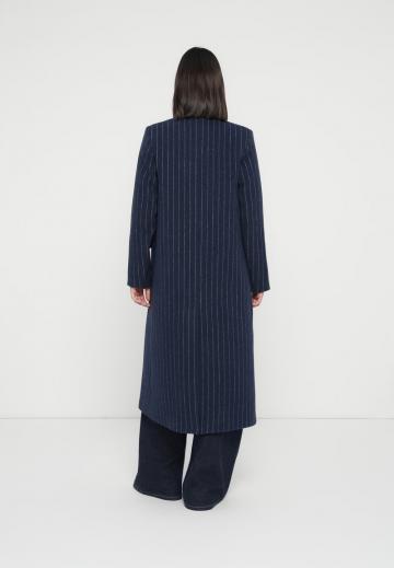 Шерстяное пальто