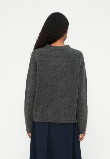 Пуловер с вырезом V