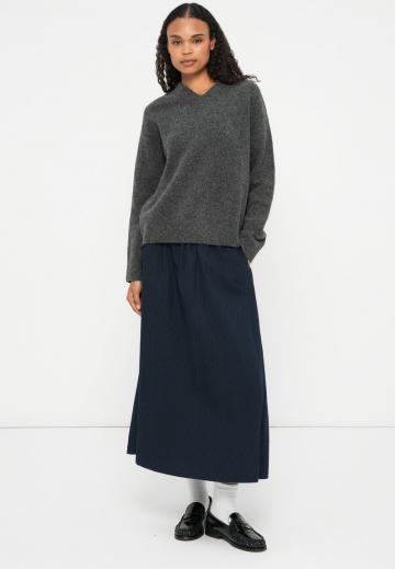 Пуловер с вырезом V