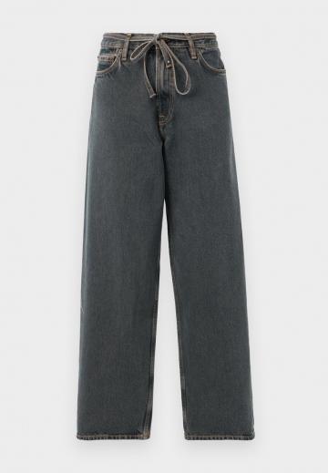 Свободные джинсы