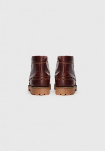 Ботинки на шнуровке