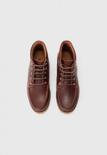 Ботинки на шнуровке