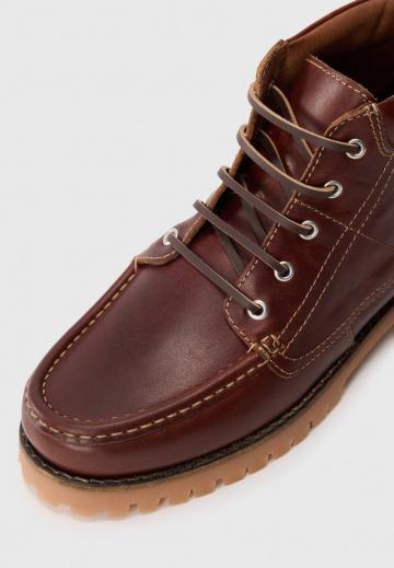 Ботинки на шнуровке