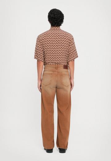 Прямые джинсы