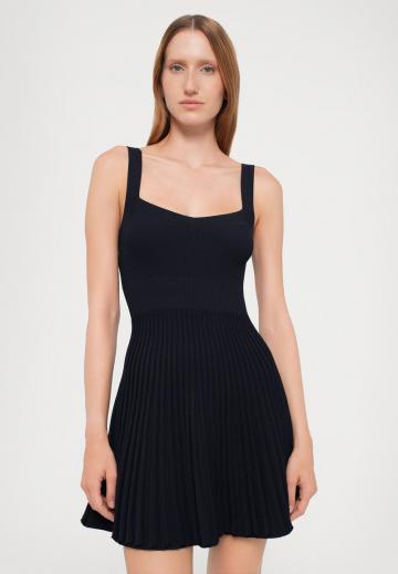 Вязаное платье