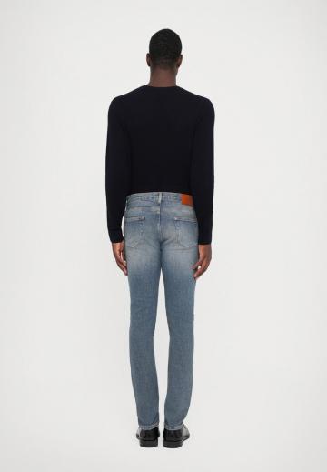 Узкие джинсы