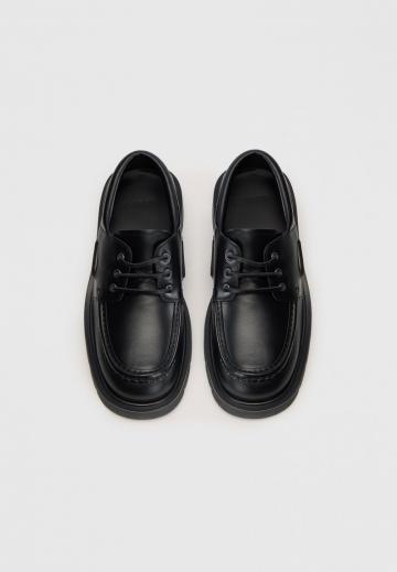 Ботинки на шнуровке