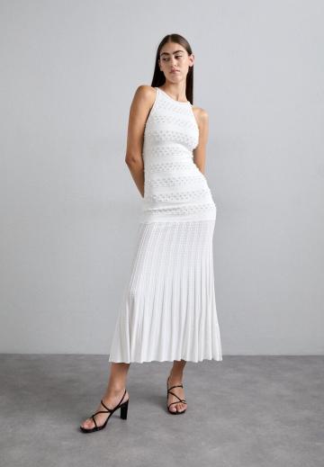 Вязаное платье