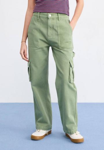 Брюки с накладными карманами