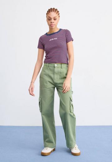 Брюки с накладными карманами