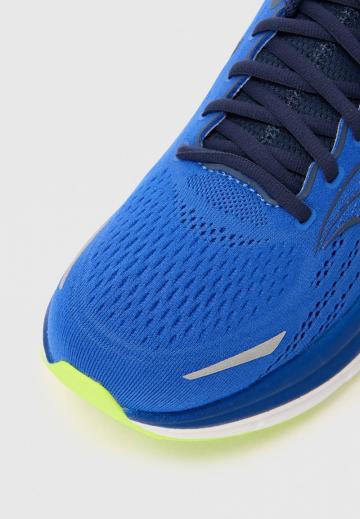 Беговые кроссовки