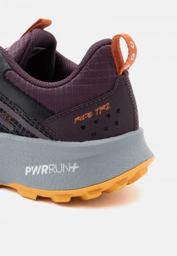 Беговые кроссовки