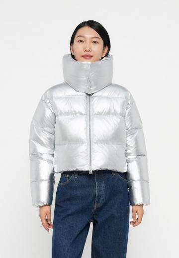 Короткая куртка