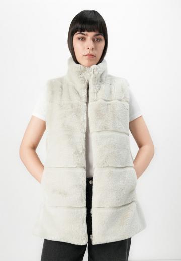 Длинный жилет