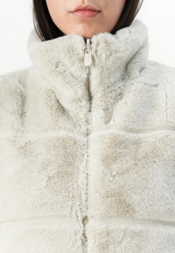 Длинный жилет