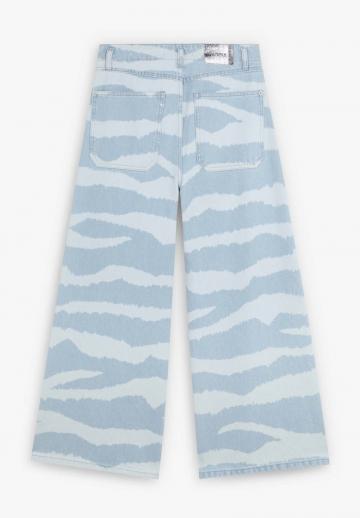 Клешеные джинсы