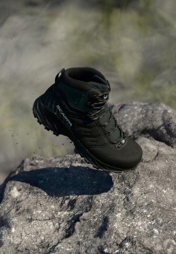 Походные ботинки
