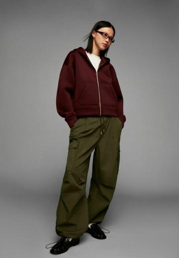 Брюки с накладными карманами