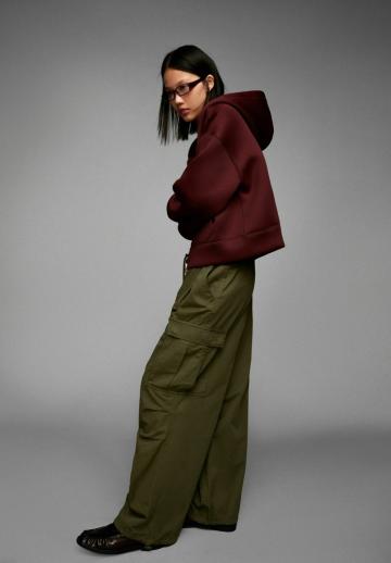 Брюки с накладными карманами