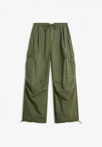 Брюки с накладными карманами