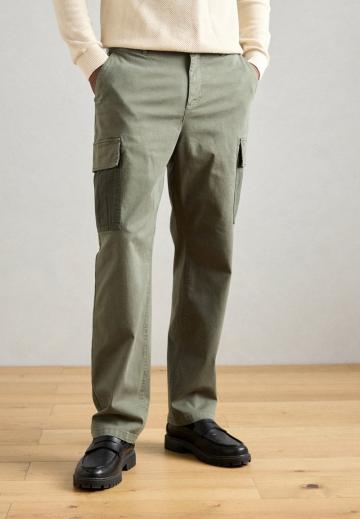 Брюки с накладными карманами