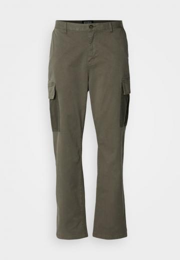 Брюки с накладными карманами