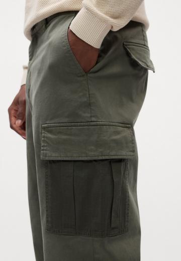 Брюки с накладными карманами