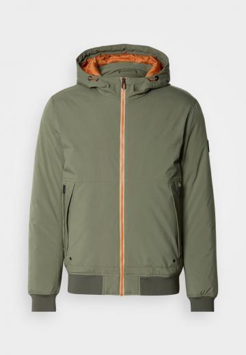 Зимняя куртка