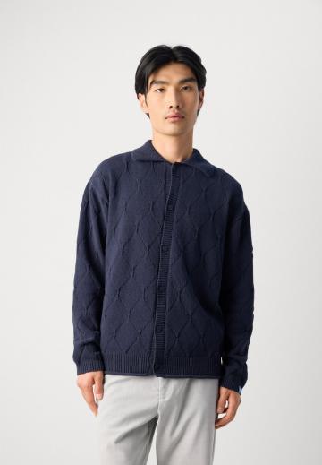 Вязаная кофта