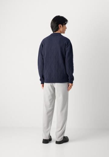 Вязаная кофта