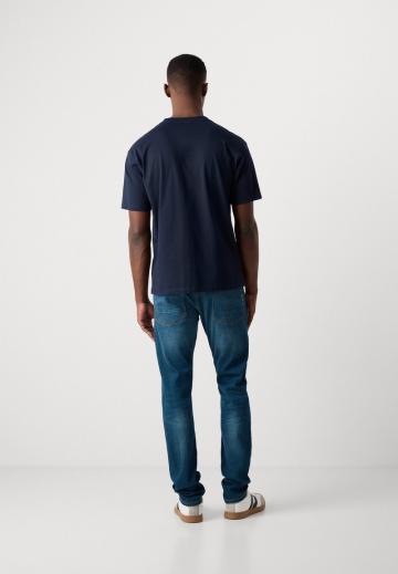 Узкие джинсы