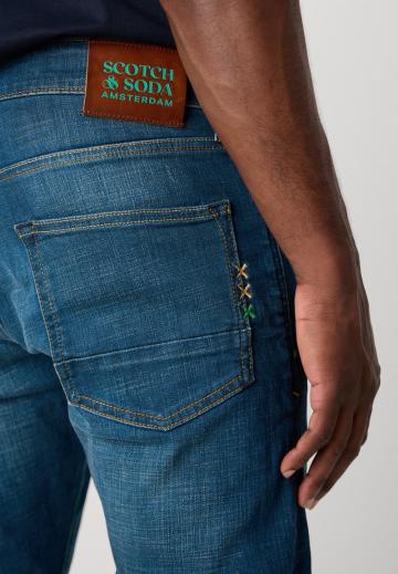 Узкие джинсы